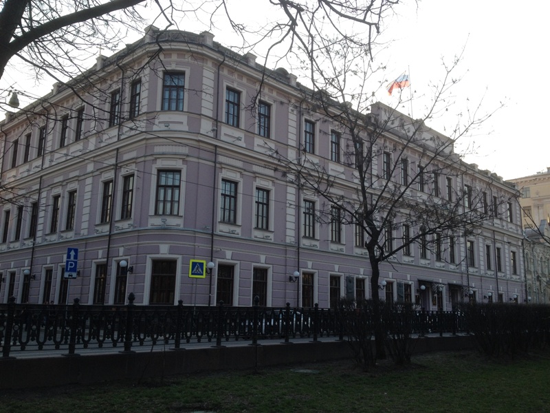 Het gebouw aan Tsjistije Proedi